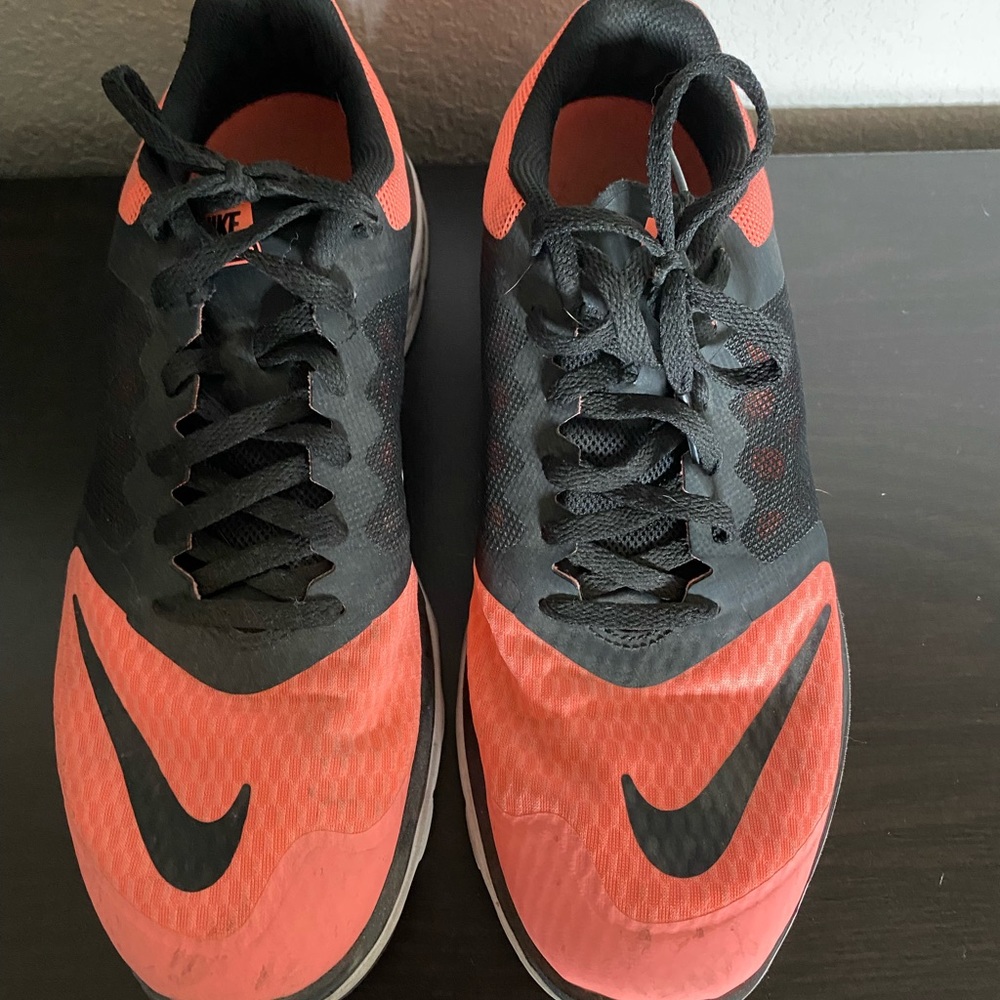 Hot pink women’s nikes